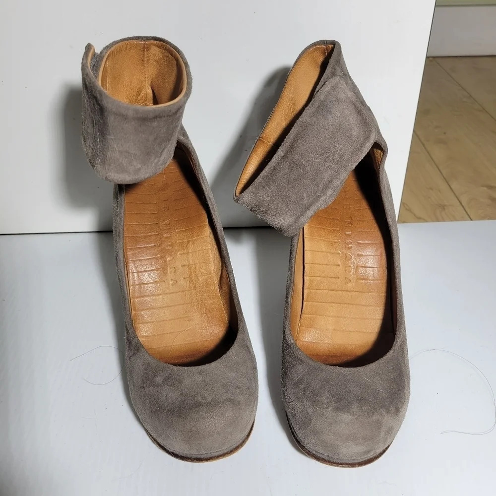 Chie Mihara velcro  ankle strap round toe heels gray size 38 equivalent 8.5 - Picture 2 of 8